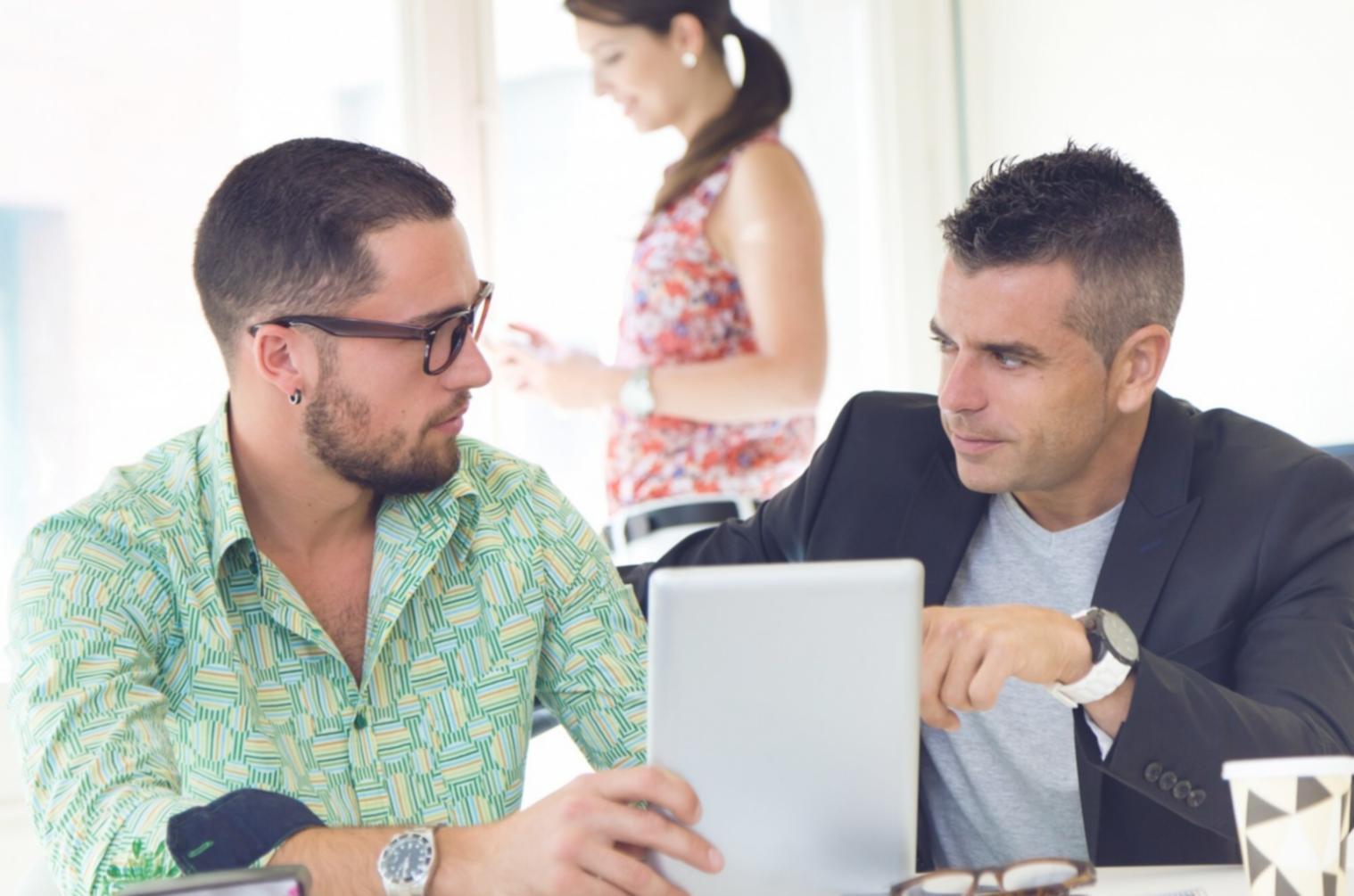 Professionelle Finanzberatung in modernem Büro